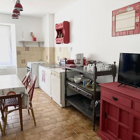 Studio En Rez-De-Chaussee Tout Equipe Jullianges ภายนอก รูปภาพ