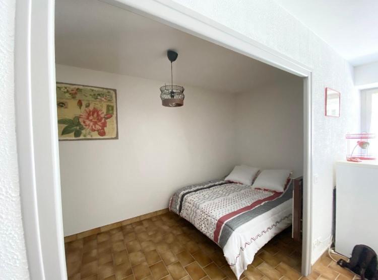 Studio En Rez-De-Chaussee Tout Equipe Jullianges ภายนอก รูปภาพ